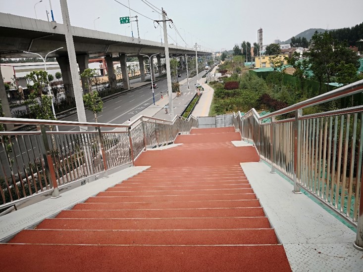 济南市工业北路快速路建设人行天桥尊龙凯时